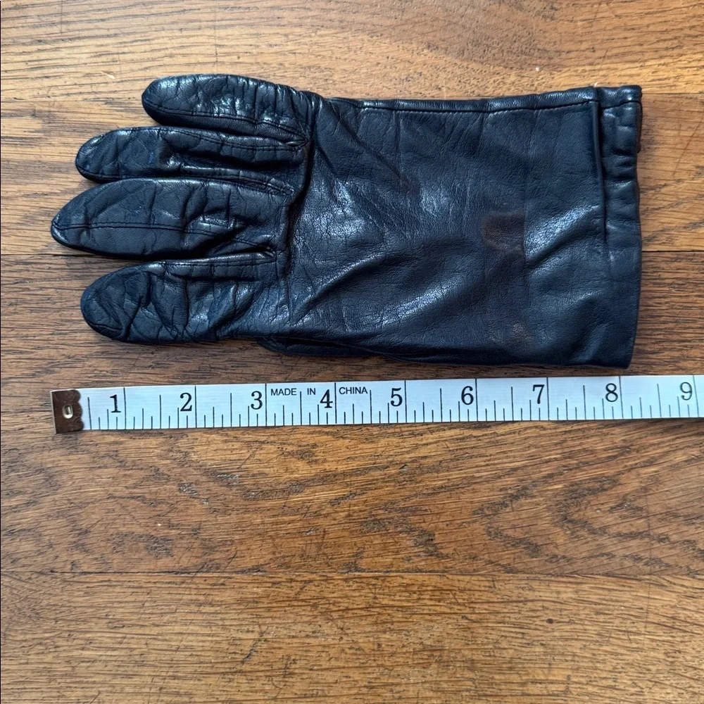 🧤Women’s black leather vintage gloves. Size S.